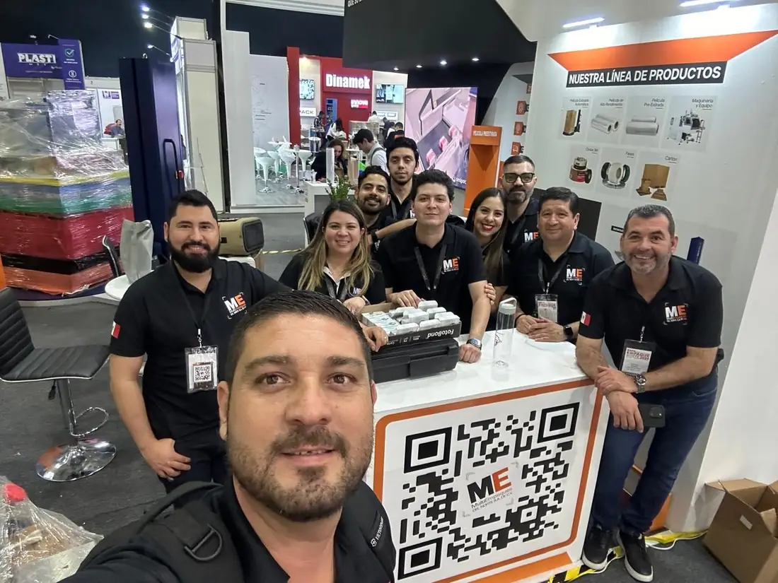 Equipo comercial en exposición